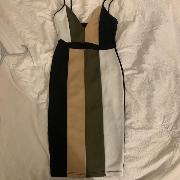 Women’s small midi dress. Worn once. Perfect Condition - Picture 3 of 4
